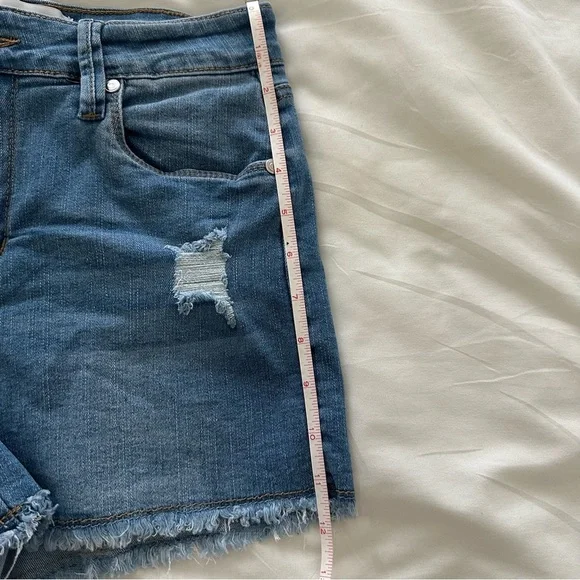Woman’s Denim Frayed Hem Shorts - Picture 6 of 8